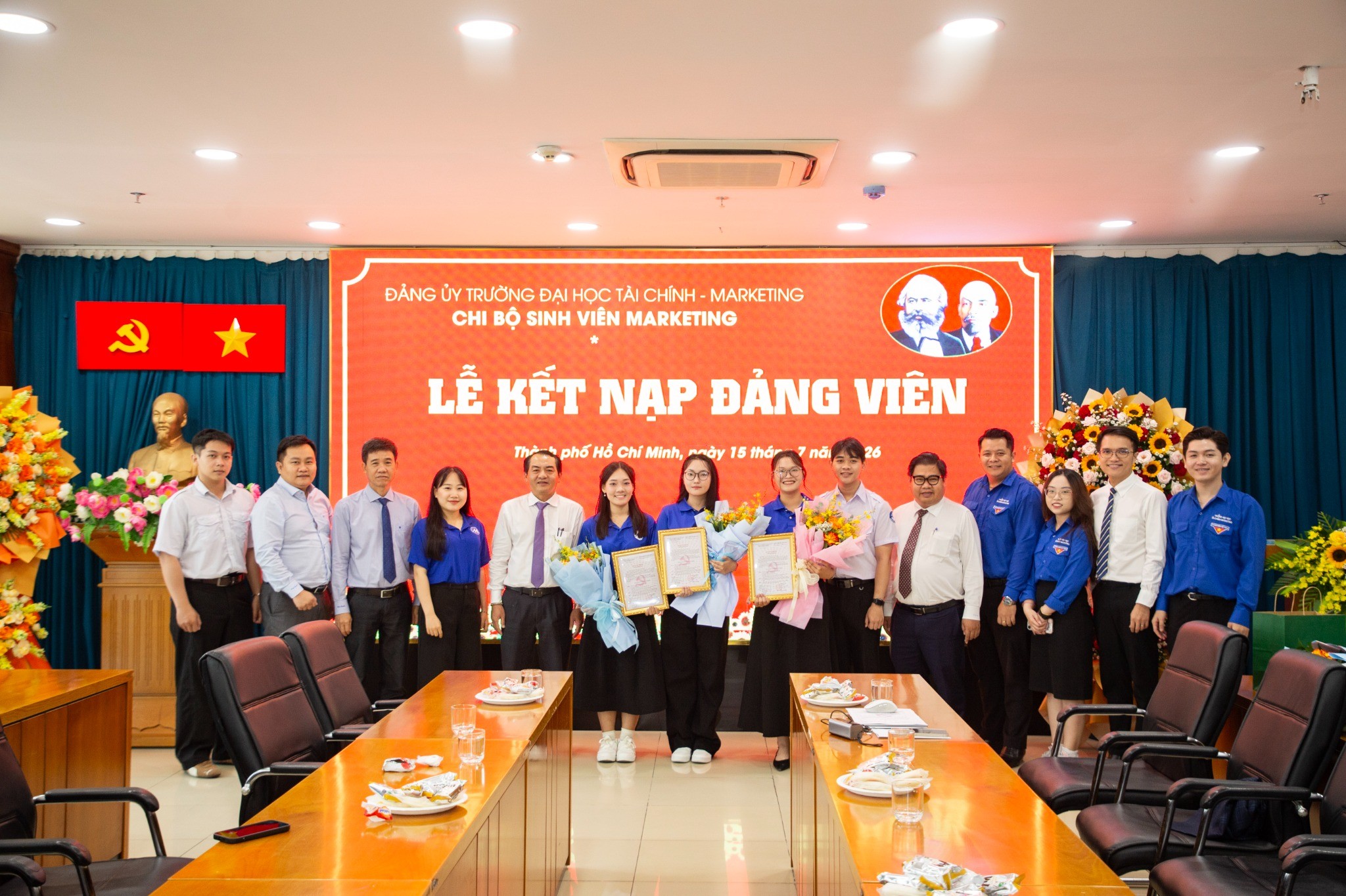 UFM kết nạp 3 đảng viên mới là chiến sĩ tình nguyện Mùa hè xanh UFM 2026