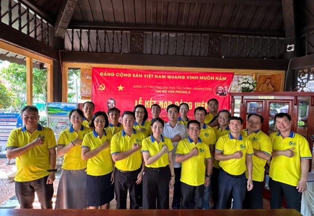 CHI BỘ VĂN PHÒNG 5 TỔ CHỨC CHƯƠNG TRÌNH VỀ NGUỒN VÀ LỄ KẾT NẠP 03 ĐẢNG VIÊN MỚI TẠI XÃ ĐẤT ĐỎ, THÀNH PHỐ HỒ CHÍ MINH